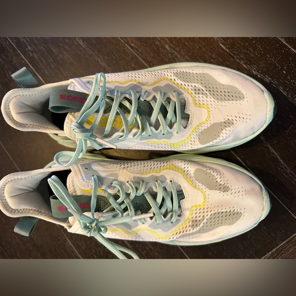 Sorel White and Light Green Athletic Shoes
